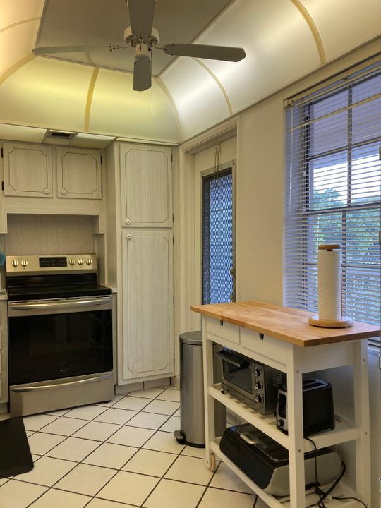 For Rent: $1,900 (2 beds, 2 baths, 1100 Square Feet)