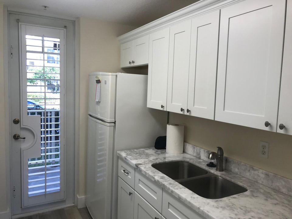 Active With Contract: $2,100 (1 beds, 1 baths, 596 Square Feet)