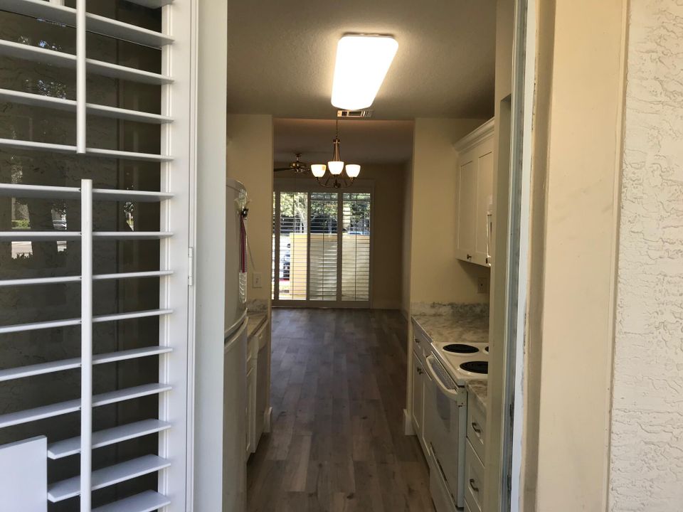 Active With Contract: $2,100 (1 beds, 1 baths, 596 Square Feet)