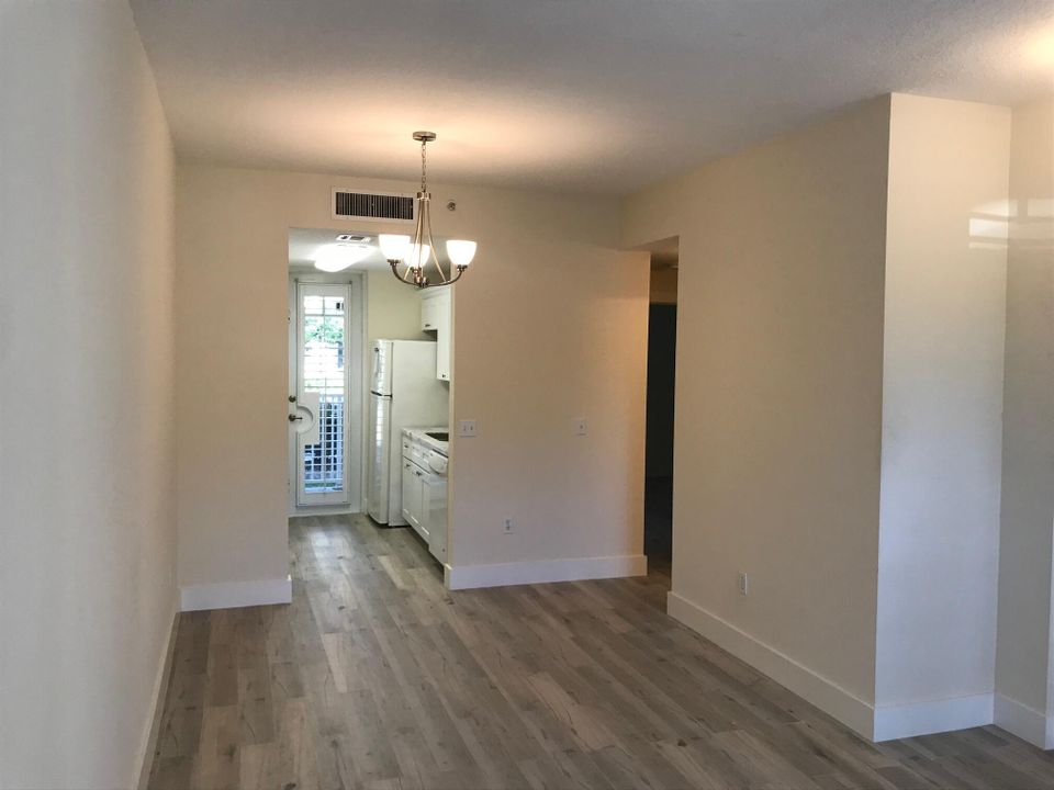 Active With Contract: $2,100 (1 beds, 1 baths, 596 Square Feet)