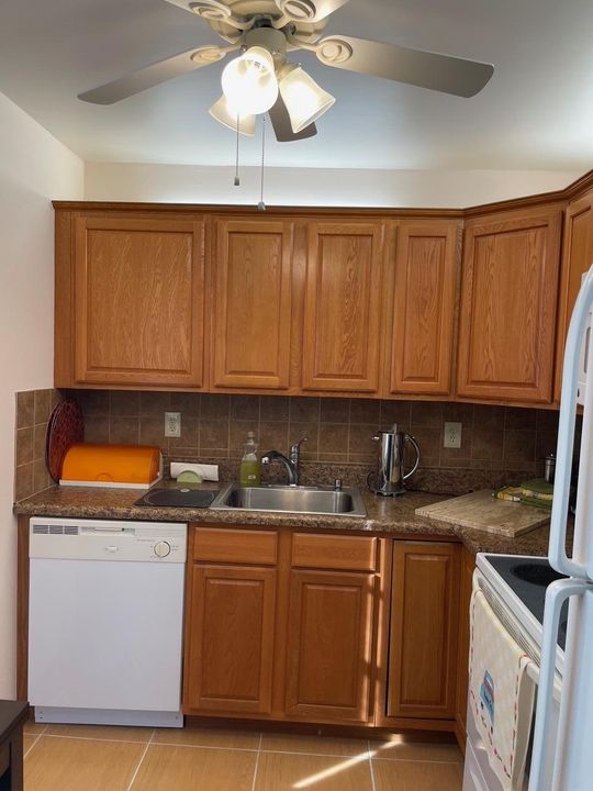 For Rent: $1,700 (2 beds, 2 baths, 907 Square Feet)