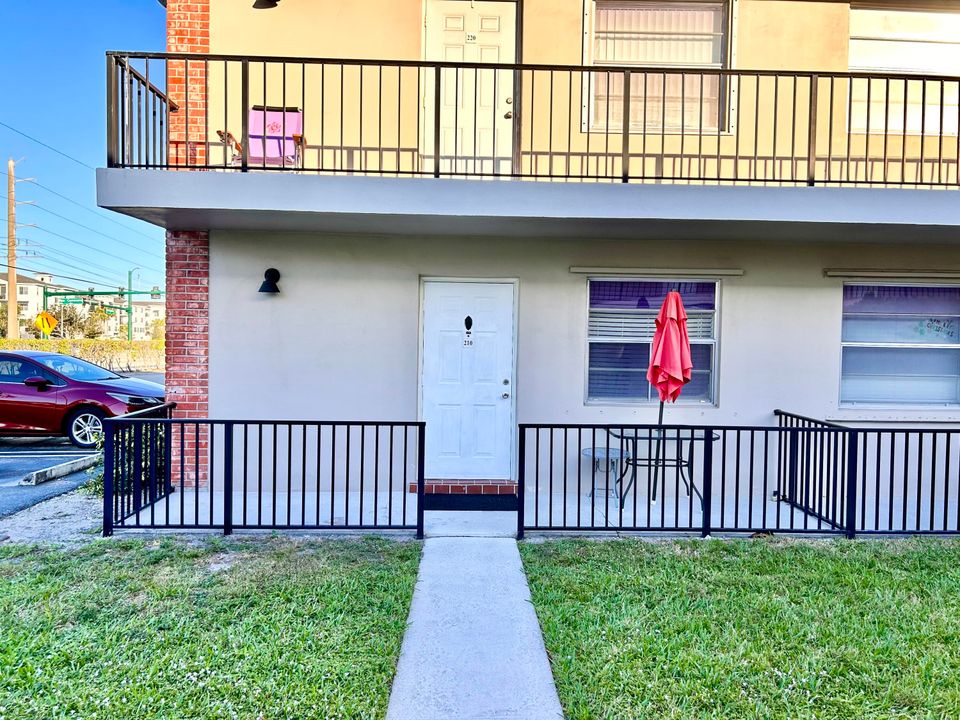 For Rent: $1,700 (1 beds, 1 baths, 551 Square Feet)