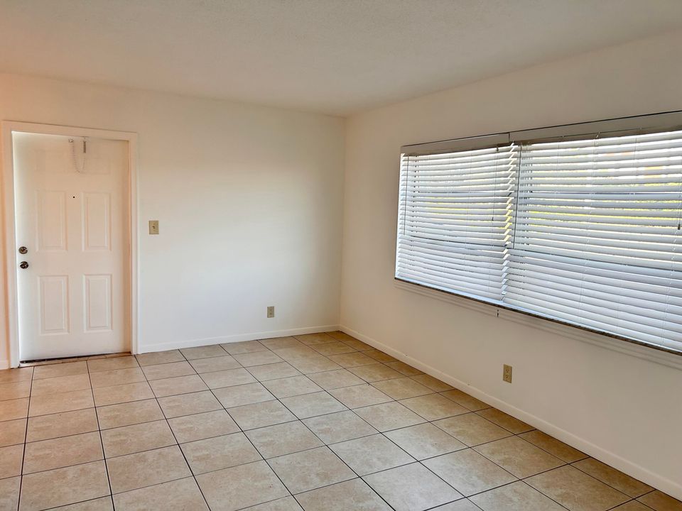 For Rent: $1,700 (1 beds, 1 baths, 551 Square Feet)