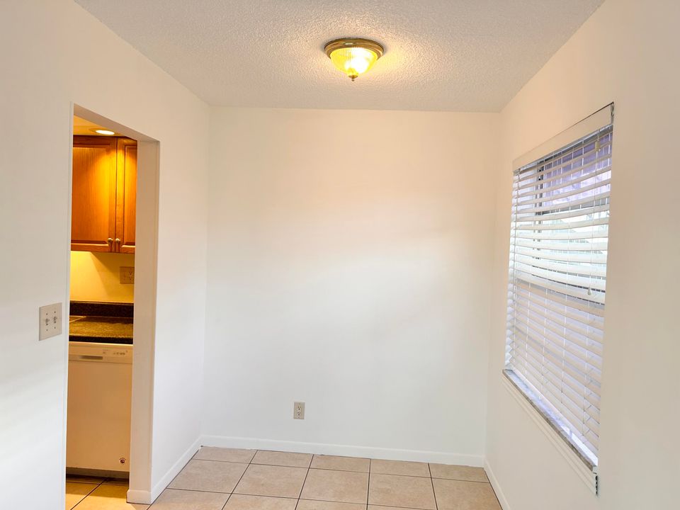 For Rent: $1,700 (1 beds, 1 baths, 551 Square Feet)