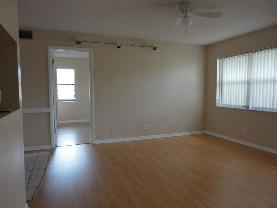 For Rent: $1,650 (2 beds, 2 baths, 735 Square Feet)