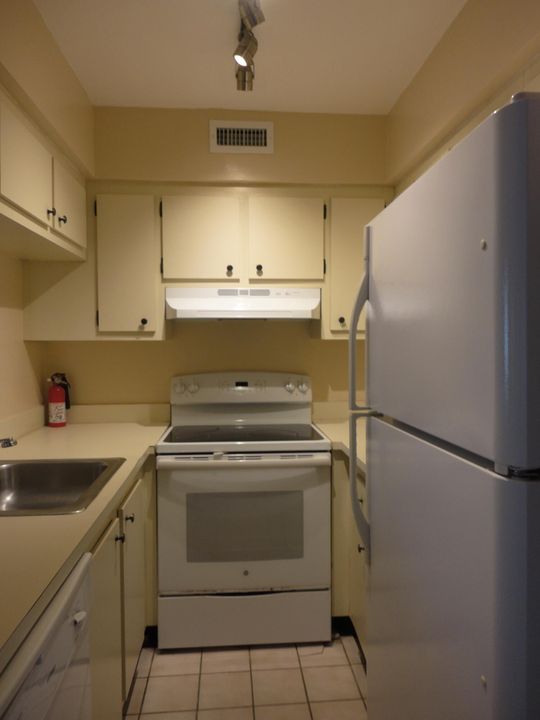 For Rent: $1,650 (2 beds, 2 baths, 735 Square Feet)