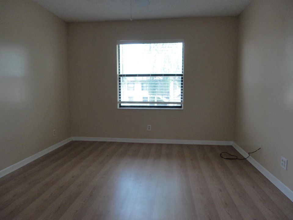 For Rent: $1,650 (2 beds, 2 baths, 735 Square Feet)