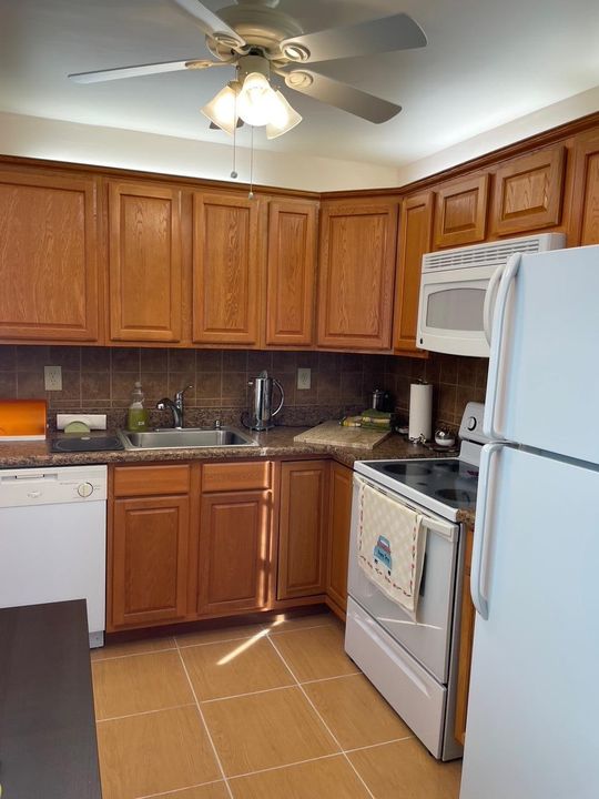 For Rent: $1,700 (2 beds, 2 baths, 907 Square Feet)