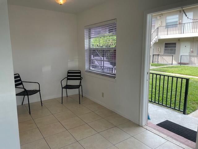 For Rent: $1,700 (1 beds, 1 baths, 551 Square Feet)