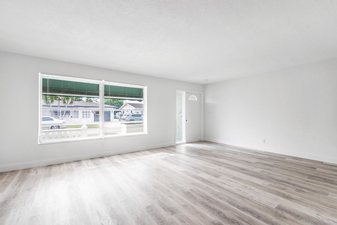 For Sale: $439,900 (3 beds, 2 baths, 1587 Square Feet)