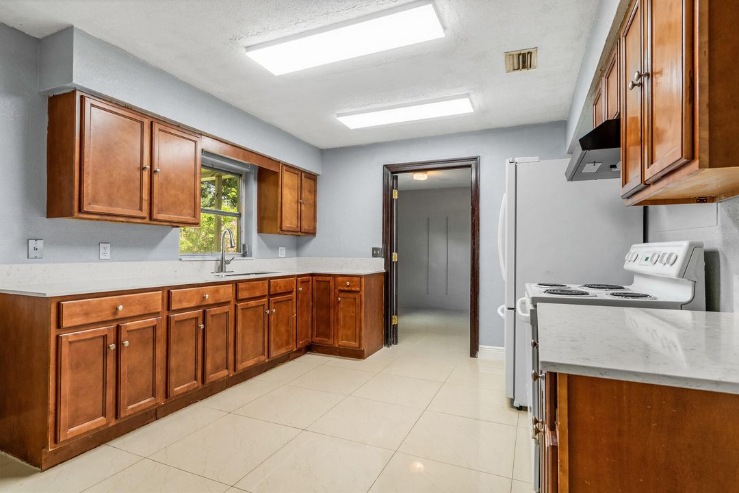 For Sale: $317,000 (3 beds, 2 baths, 1575 Square Feet)