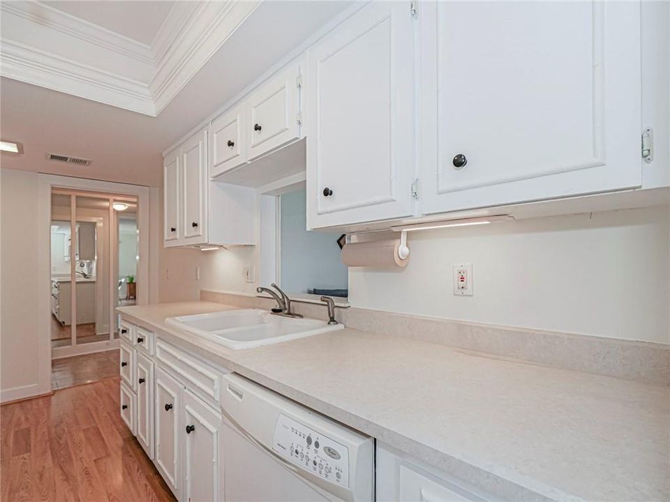 For Sale: $399,000 (1 beds, 1 baths, 937 Square Feet)