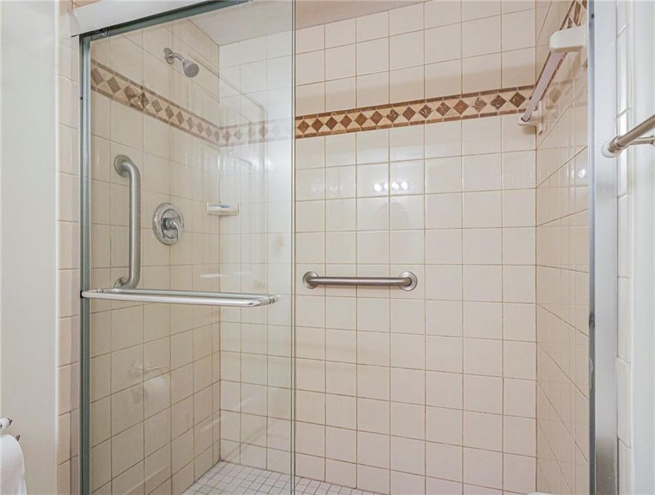 For Sale: $399,000 (1 beds, 1 baths, 937 Square Feet)