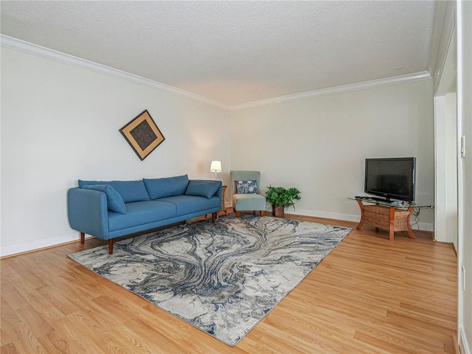 For Sale: $399,000 (1 beds, 1 baths, 937 Square Feet)