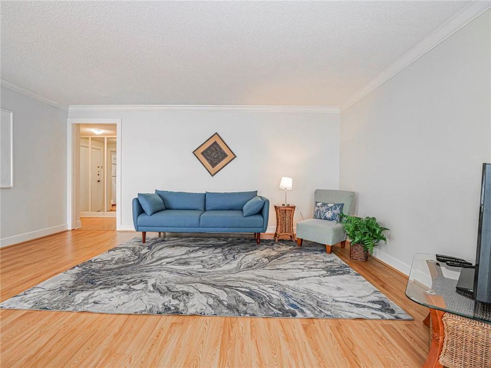 For Sale: $399,000 (1 beds, 1 baths, 937 Square Feet)