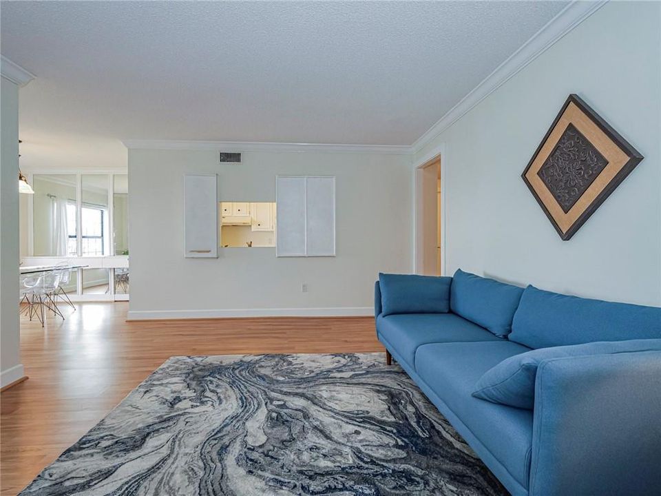 For Sale: $399,000 (1 beds, 1 baths, 937 Square Feet)