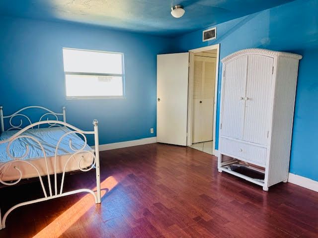 For Sale: $69,000 (1 beds, 1 baths, 720 Square Feet)