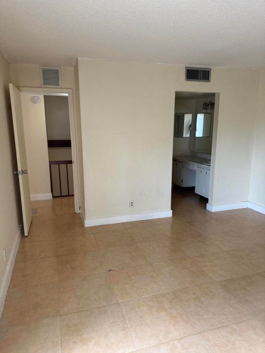 For Rent: $2,300 (2 beds, 2 baths, 1252 Square Feet)