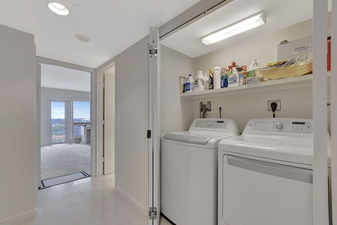 For Sale: $1,418,000 (2 beds, 2 baths, 1915 Square Feet)