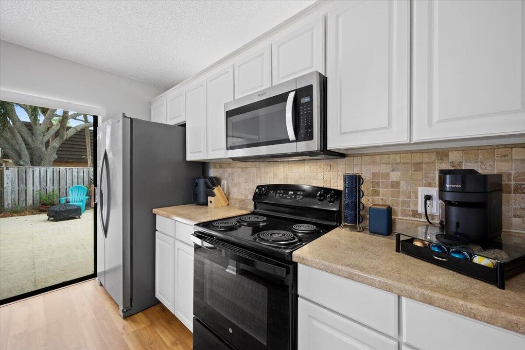 For Sale: $467,900 (2 beds, 2 baths, 1188 Square Feet)