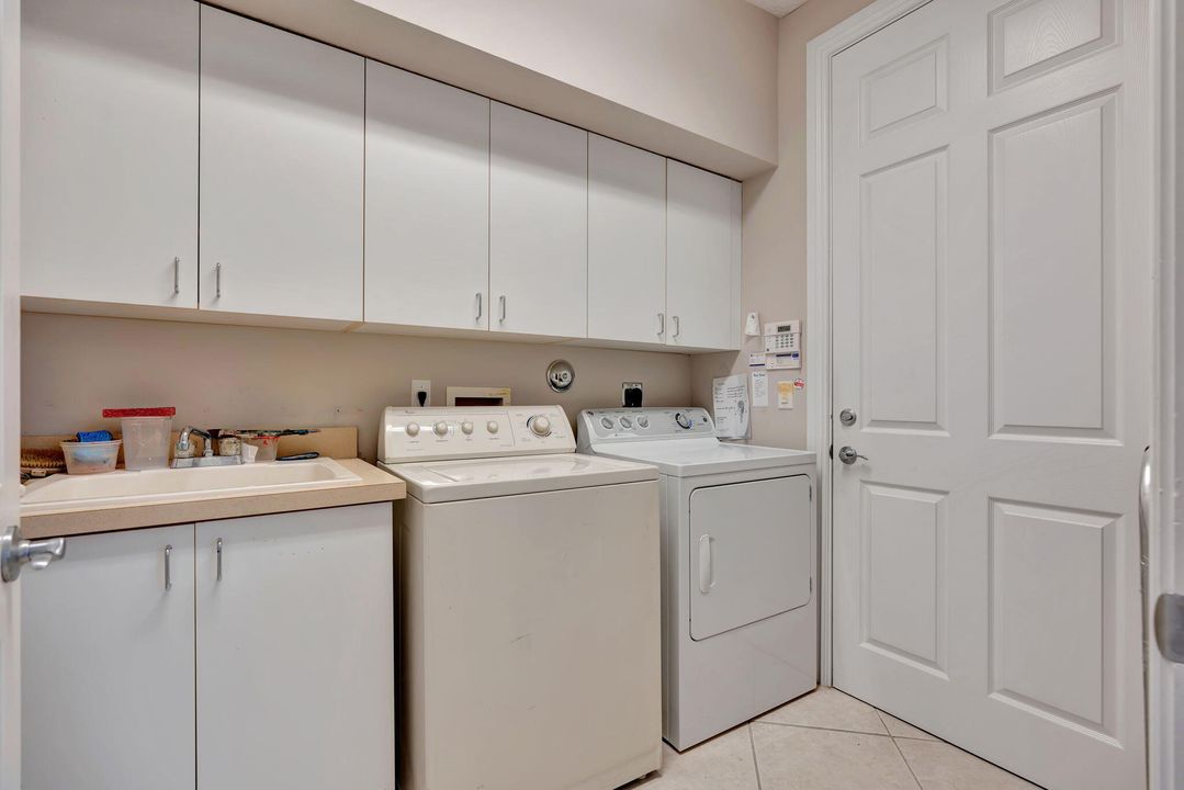 For Sale: $888,000 (2 beds, 2 baths, 2085 Square Feet)