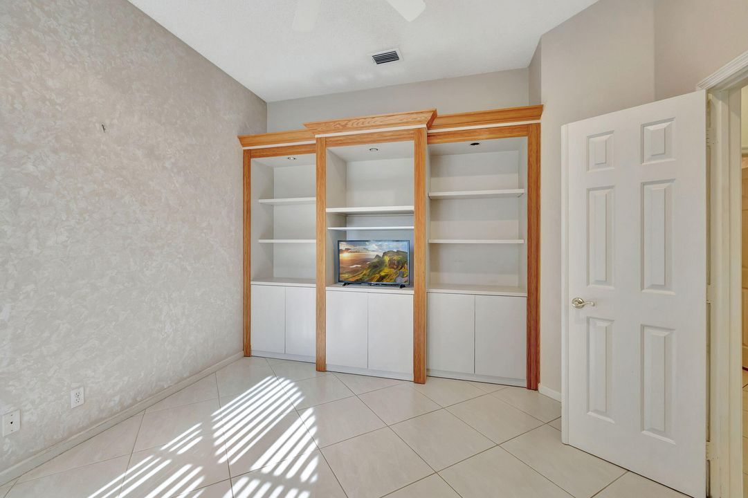 For Sale: $425,000 (3 beds, 2 baths, 2242 Square Feet)