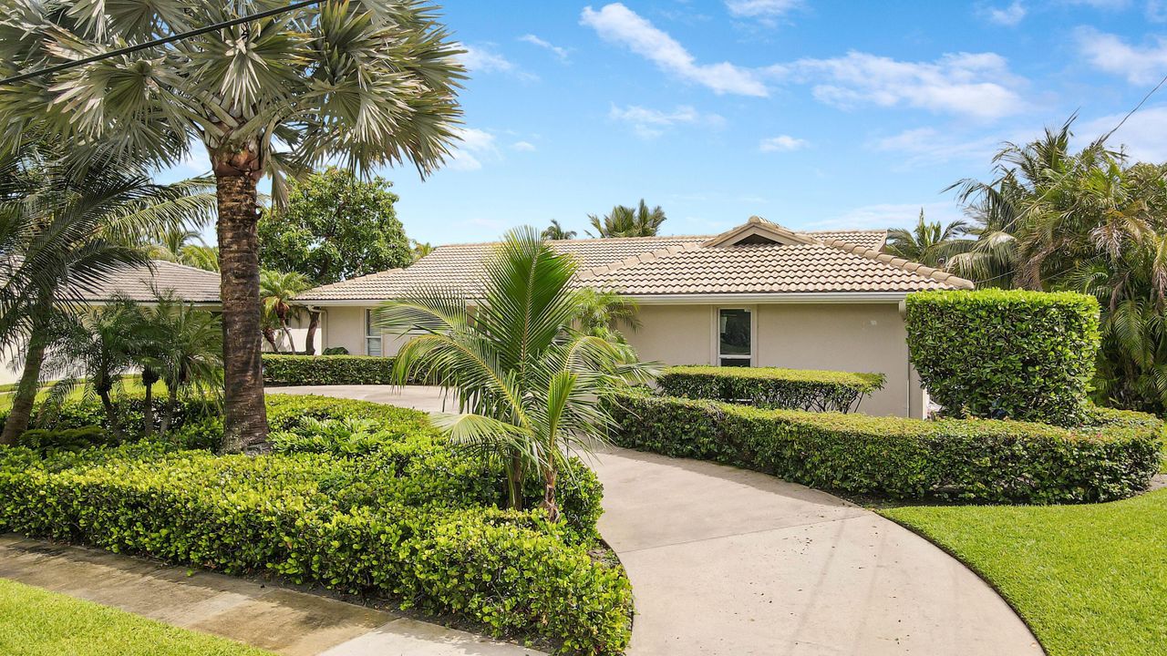 For Sale: $3,550,000 (4 beds, 2 baths, 1799 Square Feet)