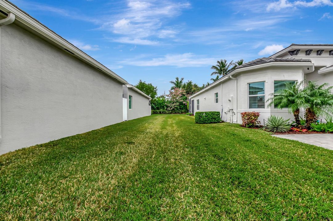 For Sale: $975,000 (2 beds, 2 baths, 2214 Square Feet)