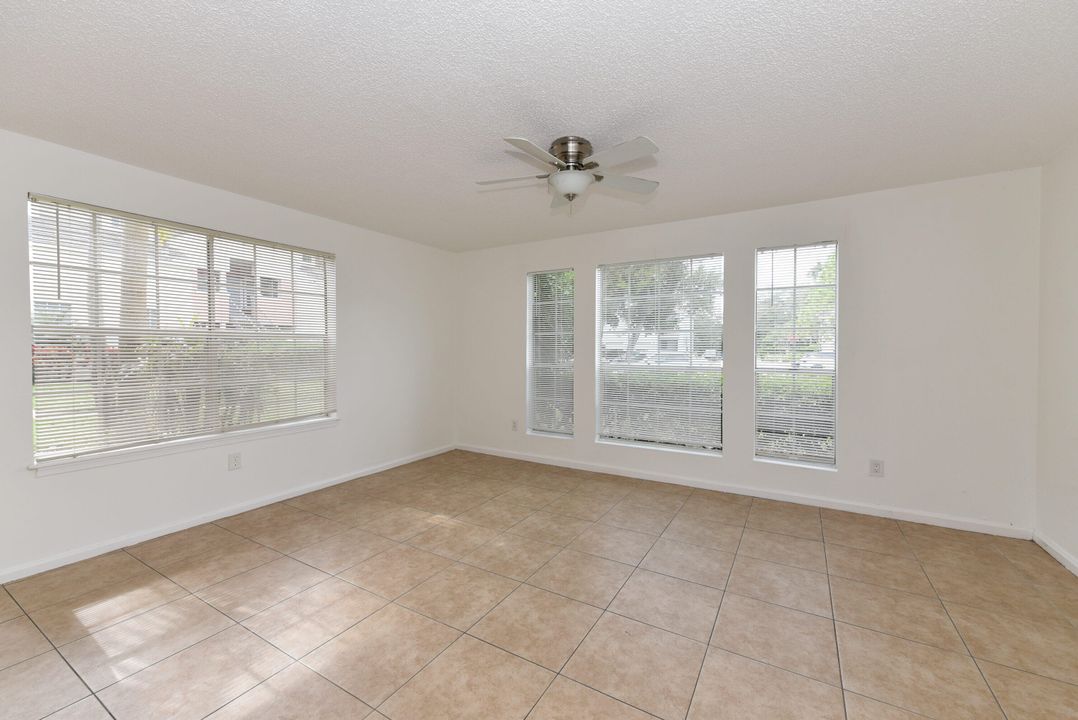 For Rent: $2,500 (2 beds, 2 baths, 948 Square Feet)