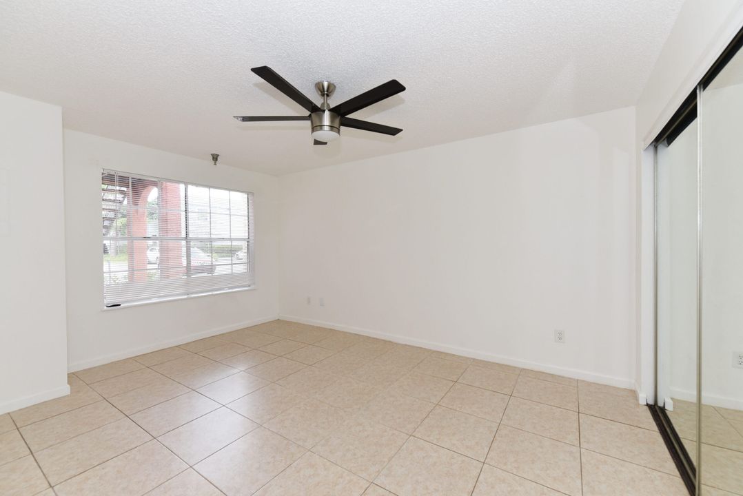 For Rent: $2,500 (2 beds, 2 baths, 948 Square Feet)