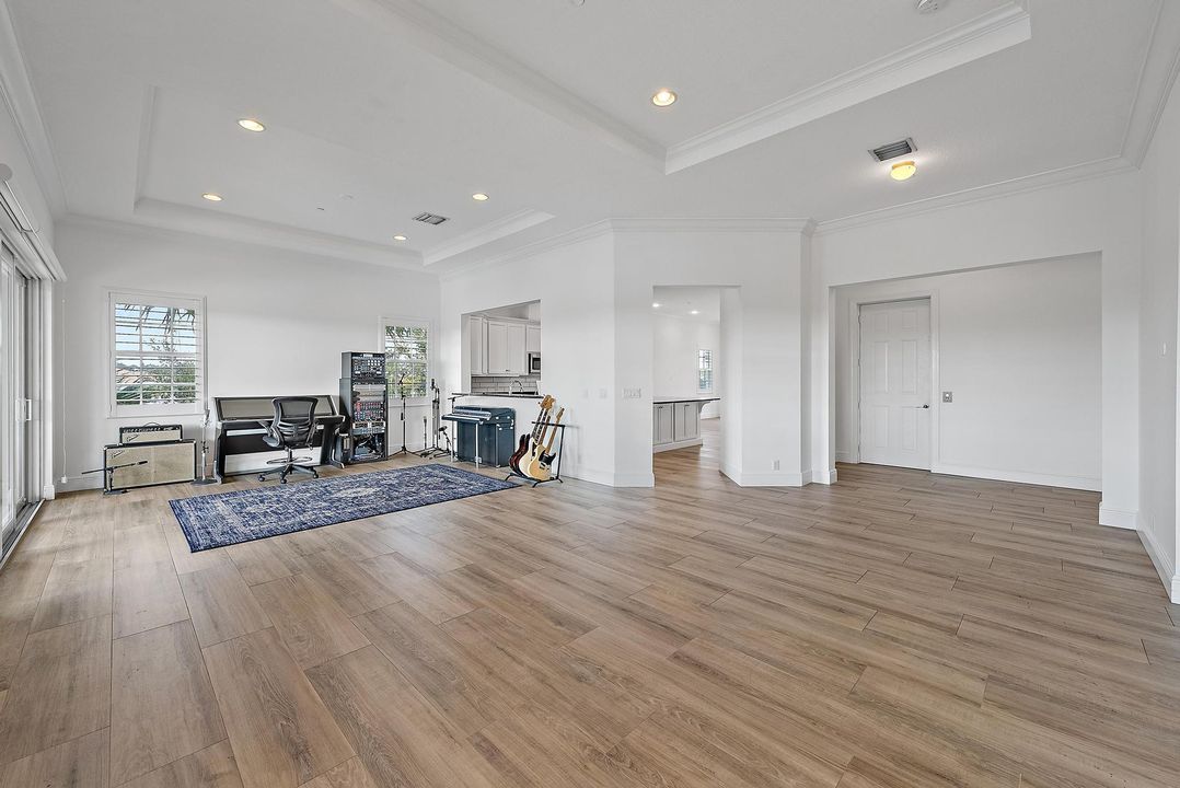 For Sale: $3,250,000 (3 beds, 2 baths, 2493 Square Feet)