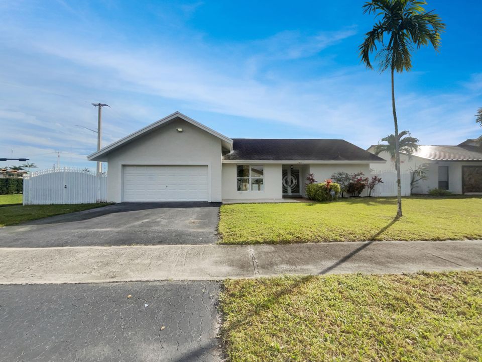 For Sale: $671,000 (3 beds, 2 baths, 1791 Square Feet)