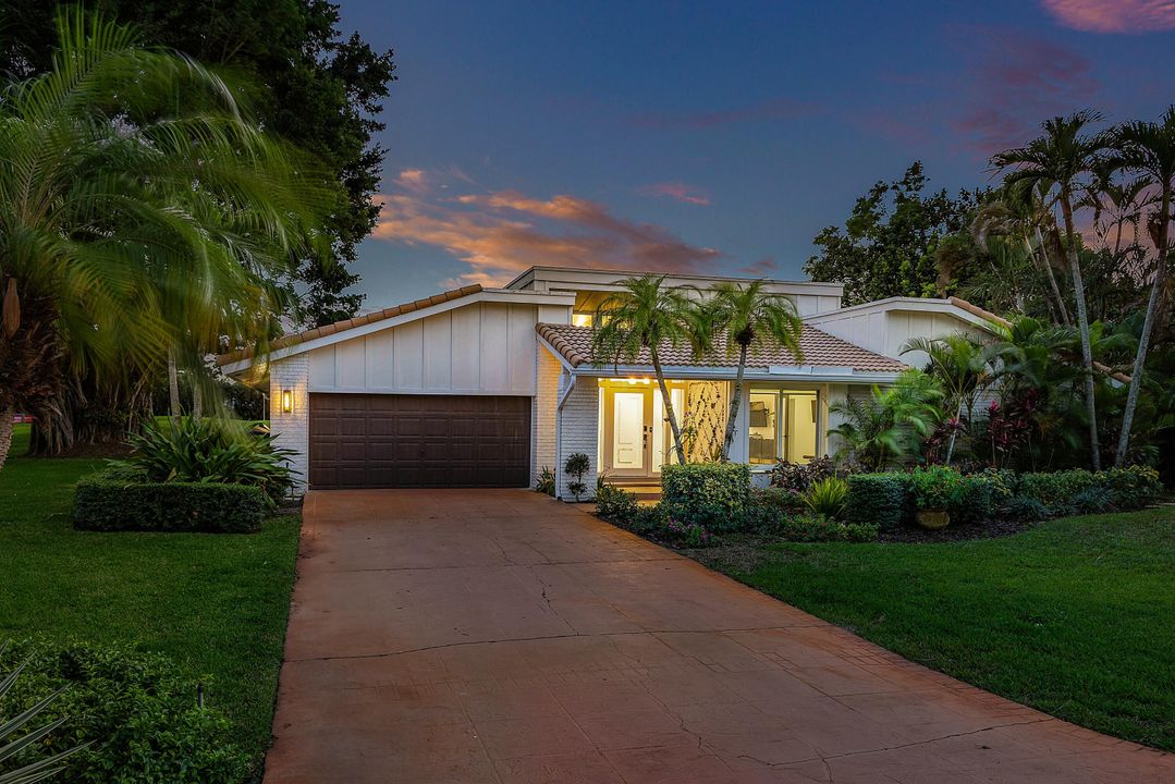 For Sale: $1,675,000 (3 beds, 2 baths, 2683 Square Feet)