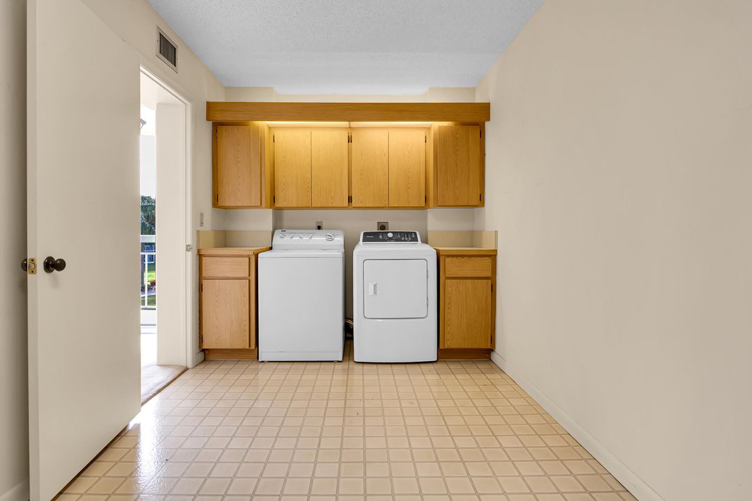 For Sale: $239,900 (2 beds, 2 baths, 1385 Square Feet)