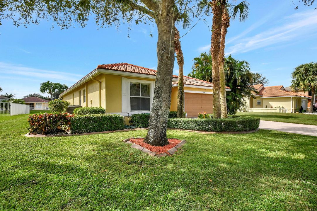 For Sale: $606,000 (3 beds, 2 baths, 1909 Square Feet)