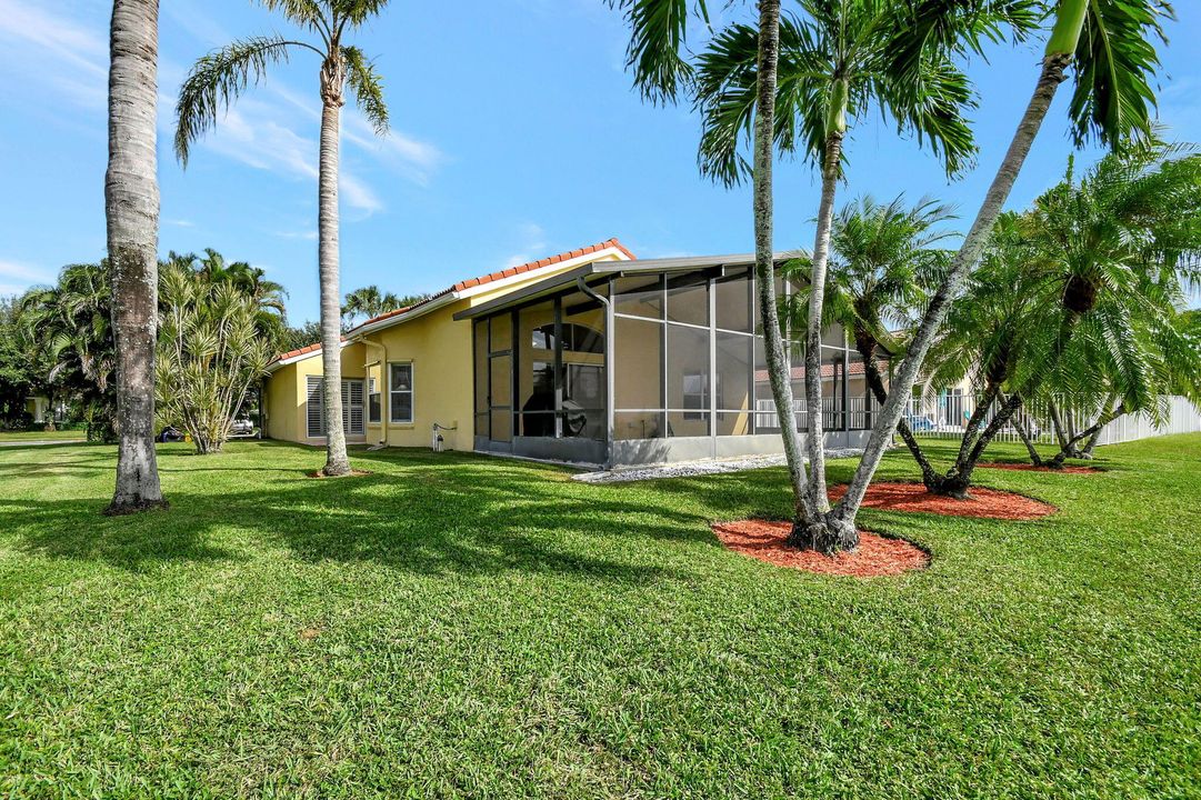 For Sale: $606,000 (3 beds, 2 baths, 1909 Square Feet)