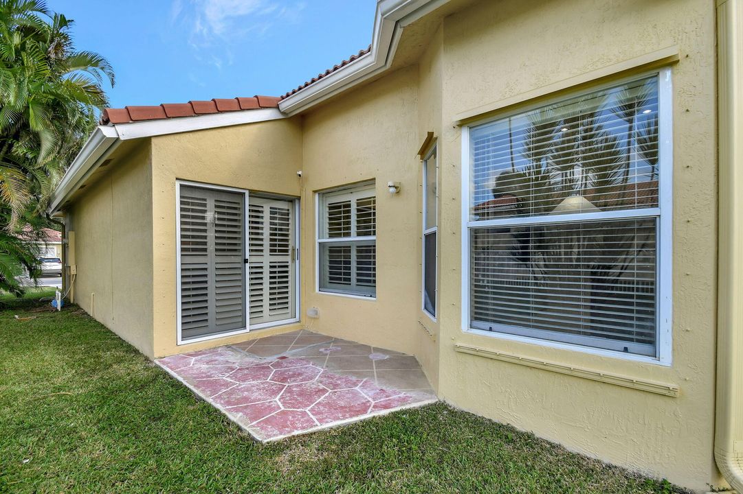 For Sale: $606,000 (3 beds, 2 baths, 1909 Square Feet)