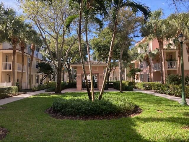 Active With Contract: $2,100 (1 beds, 1 baths, 596 Square Feet)