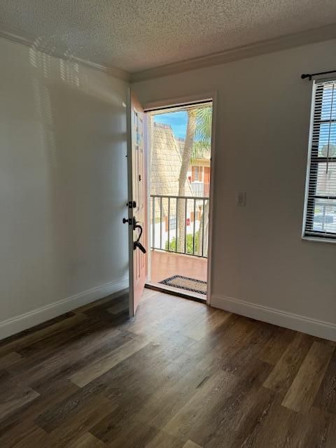 For Rent: $2,100 (2 beds, 2 baths, 883 Square Feet)