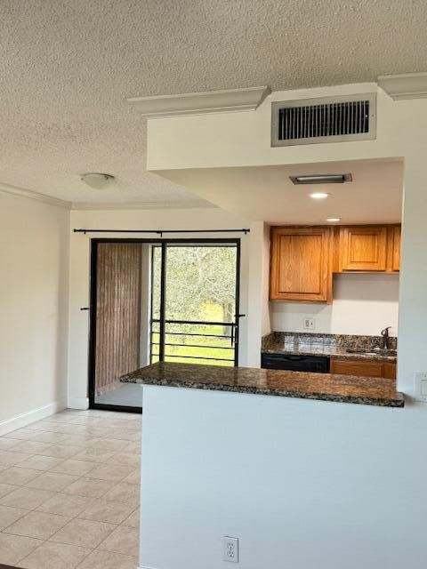 For Rent: $2,100 (2 beds, 2 baths, 883 Square Feet)