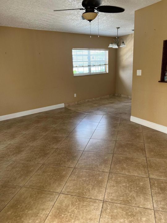 For Rent: $2,850 (3 beds, 2 baths, 924 Square Feet)