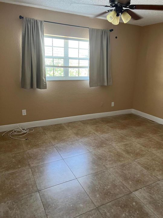 For Rent: $2,850 (3 beds, 2 baths, 924 Square Feet)