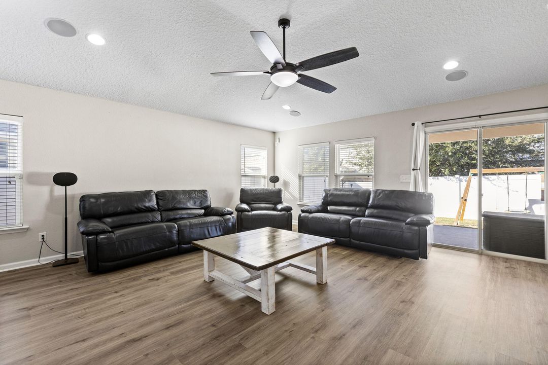 For Sale: $345,000 (3 beds, 2 baths, 2113 Square Feet)