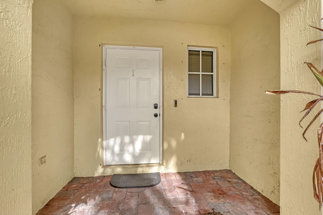 For Sale: $275,000 (2 beds, 2 baths, 1338 Square Feet)