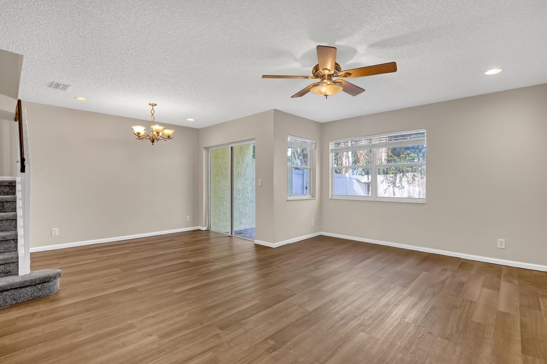 For Sale: $275,000 (2 beds, 2 baths, 1338 Square Feet)