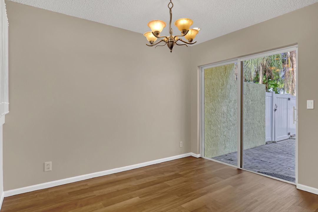 For Sale: $275,000 (2 beds, 2 baths, 1338 Square Feet)