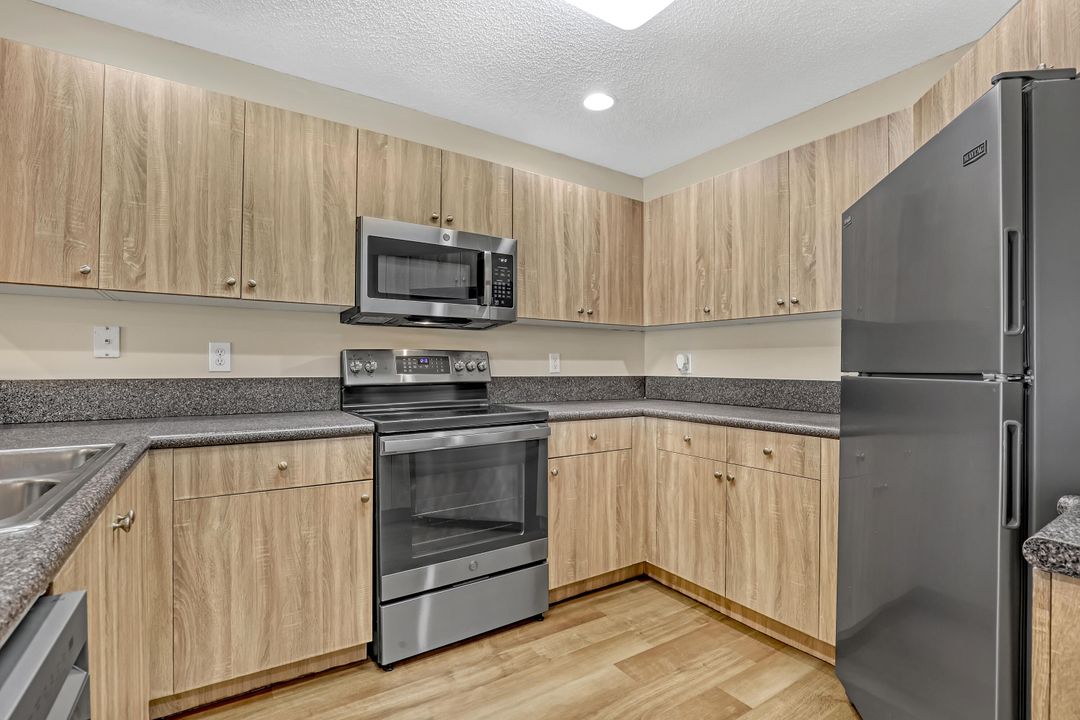 For Sale: $275,000 (2 beds, 2 baths, 1338 Square Feet)