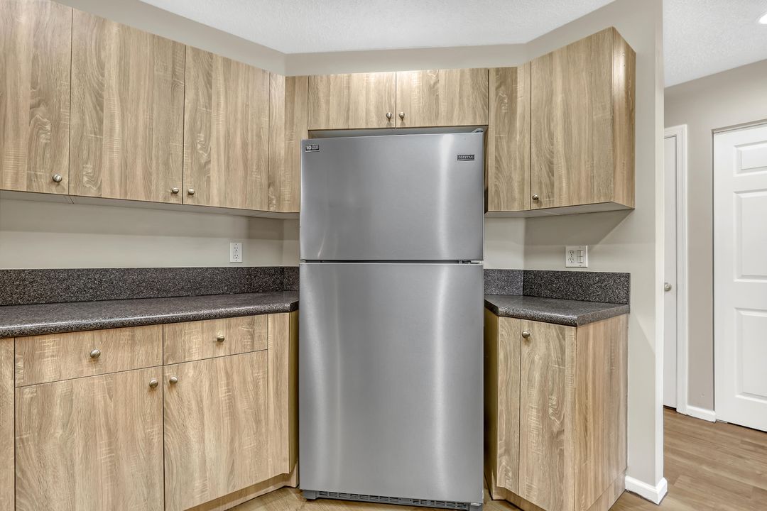 For Sale: $275,000 (2 beds, 2 baths, 1338 Square Feet)