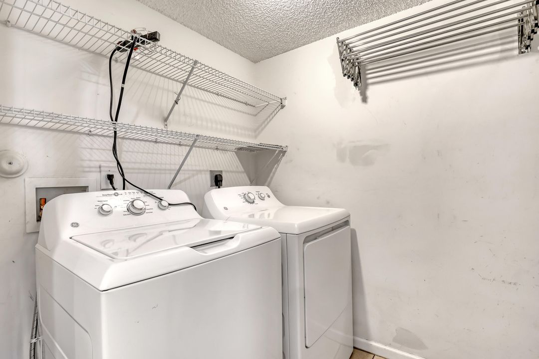 For Sale: $275,000 (2 beds, 2 baths, 1338 Square Feet)