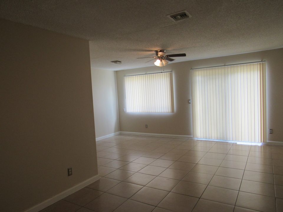 For Rent: $2,050 (2 beds, 2 baths, 1226 Square Feet)